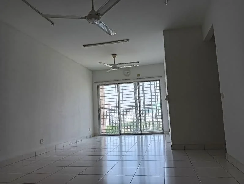 Living features: white painted walls, tile flooring, 5-blade ceiling fan, 2 ceiling lights, floor-to-ceiling sliding glass door, balcony access, window treatments with horizontal slats, view of city skyline; style: modern; view: city.