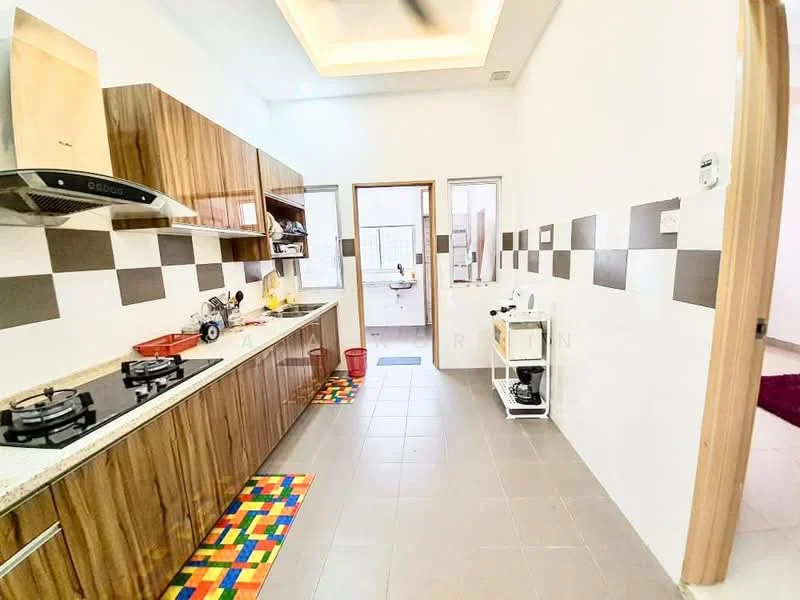 Kitchen features: granite countertop, wood cabinetry, stainless-steel range hood, 4-burner gas hob, built-in oven, white tiled backsplash, grey accent wall tiles, tile flooring, recessed ceiling lights, floor-to-ceiling cabinet, kitchen island, colorful mat, open layout; style: modern.