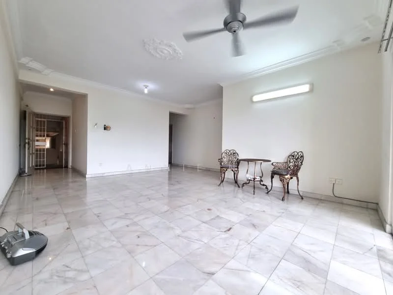 Living features: marble flooring, white painted walls, tray ceiling with decorative moulding, 5-blade ceiling fan, LED wall light, two decorative chairs, small round table, open layout, large windows, natural light; style: modern.