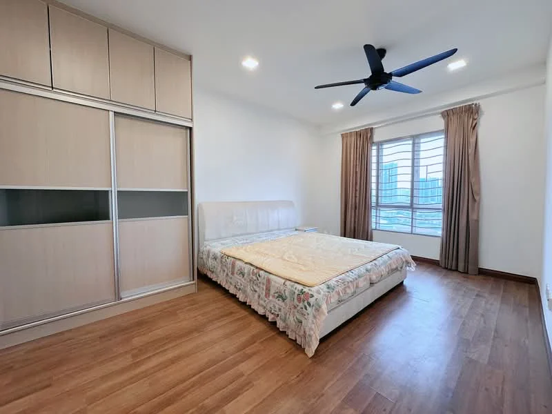 Bedroom features: queen-size bed with upholstered headboard, built-in wardrobe with sliding doors, wooden flooring, ceiling fan with 3 blades, floor-to-ceiling window, curtains, decorative wall, city view; style: modern; view: city.