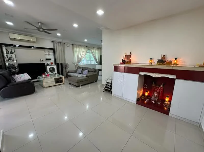 Living features: white painted walls, glossy tile flooring, 5-blade ceiling fan with light, sofa in dark leather, coffee table, TV console, wall-mounted TV, decorative shelf unit, curtains, decorative items on shelf, lighting on mantel, mantel with decorative elements; style: modern.