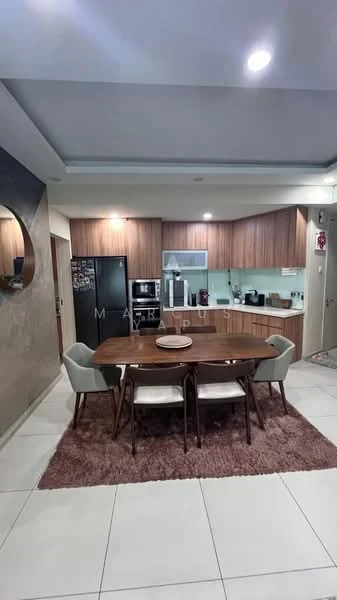 Kitchen features: wood cabinetry, white countertop, stainless-steel fridge, built-in microwave, freestanding oven, dishwasher, 4-burner gas hob, pendant lighting, dining table with 6 chairs, area rug, tile flooring, recessed downlights, glass backsplash; style: modern.