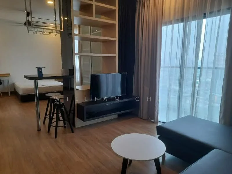 Living features: wooden flooring, floor-to-ceiling windows, black leather sofa, white round coffee table, TV console, wall-mounted TV, open shelving unit, bar counter with stools, curtains, decorative wall panel, city view; style: modern; view: city.