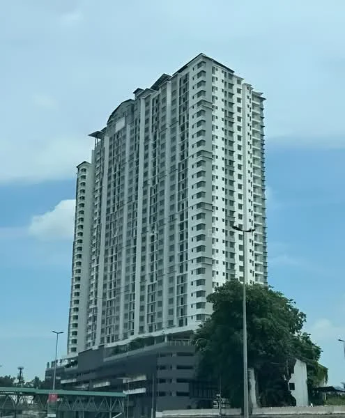 Exterior type: high-rise condominium; features: white painted facade, glass curtain wall, recessed balconies, approximately 20-storey high-rise, surrounded by mature greenery, multi-storey car park, double-volume main lobby; style: modern.