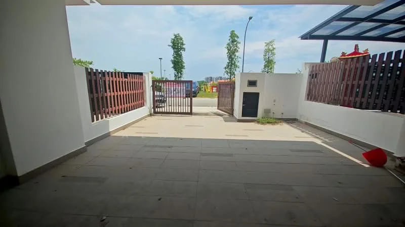 Exterior type: linked terrace house; features: paved flooring, wooden gate, white painted walls, landscaped area with small plants, open space, surrounded by greenery, driveway, partially covered area with roof; style: modern.