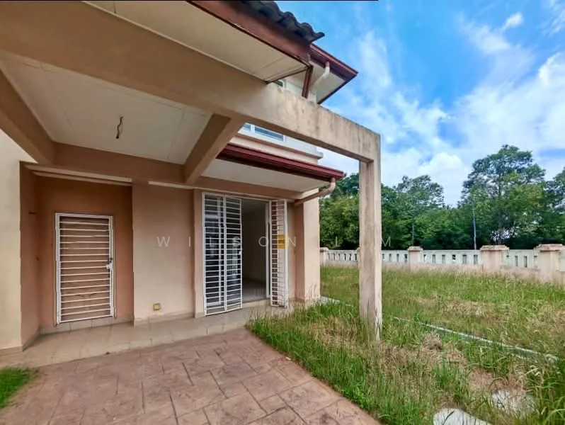 Exterior type: detached bungalow; features: covered porch, sliding glass door, grassy lawn, concrete pathway, fenced perimeter, single-storey, gabled roof, exposed concrete facade, surrounded by greenery; style: modern.