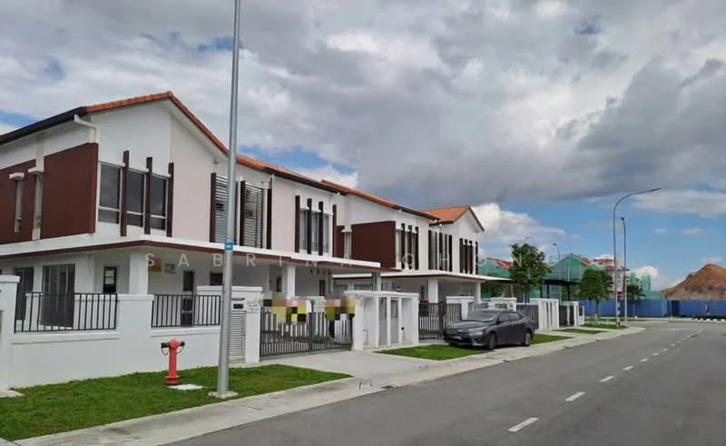 Exterior type: linked terrace house; features: white painted facade, brown accent panels, pitched tile roof, two-storey structure, manicured lawn, paved walkway, front yard with fence, car porch, street view, adjacent to road, surrounded by greenery; style: modern.