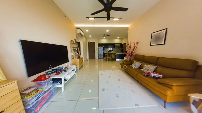 Living features: 3-seater brown leather sofa, wall-mounted flat-screen TV, light grey area rug with pattern, white painted walls, recessed LED downlights, 5-blade ceiling fan, large window with natural light, wooden bookshelf, decorative pink flowers, white glossy tile flooring; style: modern. Kitchen features: open-plan layout, kitchen island, stainless-steel appliances, dark cabinetry, black countertops; style: modern.