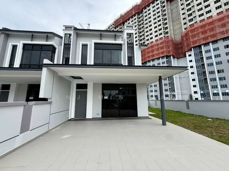 Exterior type: linked terrace house; features: white painted facade, flat roof, approximately 2-storey, manicured lawn, paved walkway, large windows, covered porch, modern architectural design; style: modern.