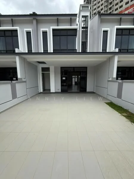 Exterior type: linked terrace house; features: white painted facade, glass windows, flat roof, two-storey structure, paved driveway, manicured lawn, modern architectural design; style: modern.