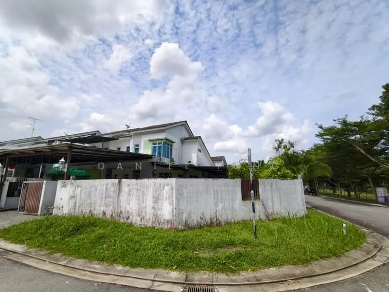 Exterior type: linked terrace house; features: white painted facade, flat roof, approximately 2-storey, manicured lawn, surrounded by greenery, corner lot, driveway with interlocking pavers; style: modern.