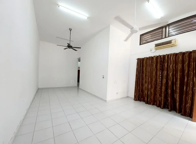 Living features: white painted walls, white tiled flooring, 5-blade ceiling fan, recessed lighting, air conditioning unit, brown patterned curtains, large windows with wooden slats, open layout; style: modern.