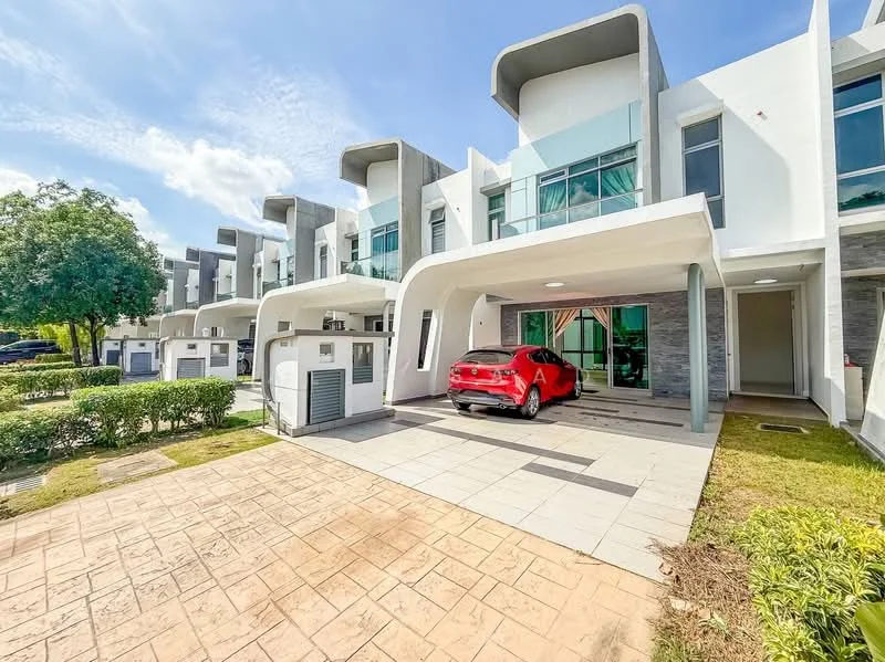 Exterior type: linked terrace house; features: white painted facade, glass windows, stone cladding, flat roof, car porch with awning, driveway with interlocking pavers, manicured lawn, mature trees, surrounded by greenery, two-storey structure, visible air conditioning unit; style: modern.