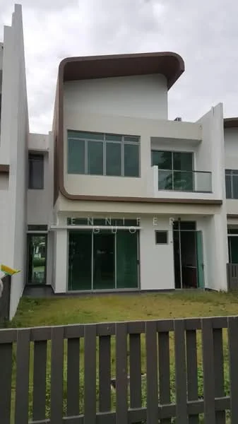 Exterior type: linked terrace house; features: white painted facade, large glass windows, balcony with glass railing, flat roof, manicured lawn, surrounded by greenery; style: modern.
