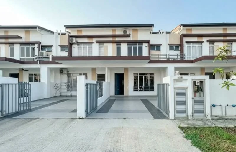 Exterior type: linked terrace house; features: two-storey building, white painted facade, horizontal beige and brown accents, sliding glass door, front porch with tiled flooring, gated entrance, visible air conditioning units, manicured lawn, driveway with interlocking pavers; style: modern.
