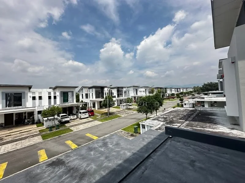 Exterior type: linked terrace house; features: white painted facade, flat roof, 2-storey, manicured lawn, paved driveway, surrounded by mature greenery, street view, multiple car porches, open-air parking lot; style: modern.