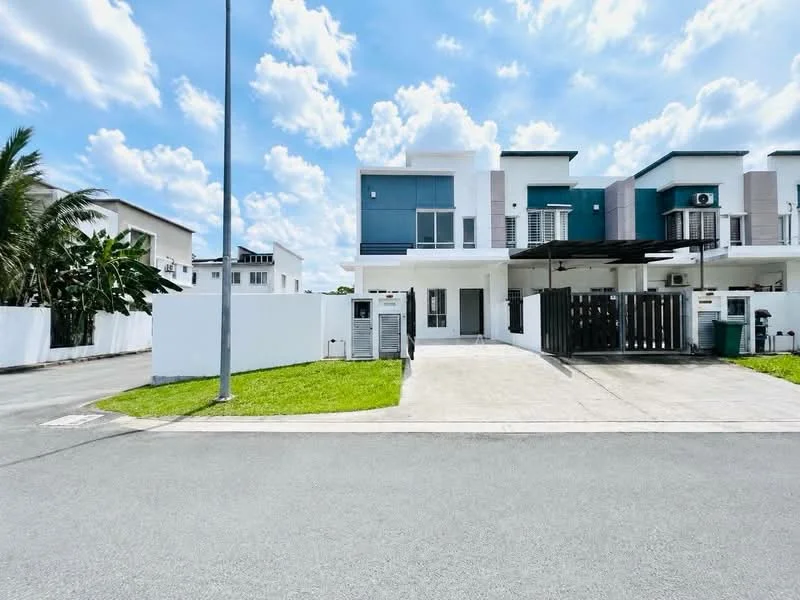 Exterior type: linked terrace house; features: white painted facade, glass windows, flat roof, manicured lawn, paved driveway, air conditioning unit visible, fenced front yard, street lamp, surrounded by greenery; style: modern.