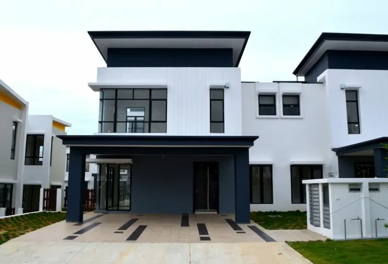 Exterior type: semi-detached house; features: white painted facade, dark grey accent wall, large floor-to-ceiling windows, flat roof, covered car porch, manicured lawn, stone-paved walkway, modern architectural design; style: modern.