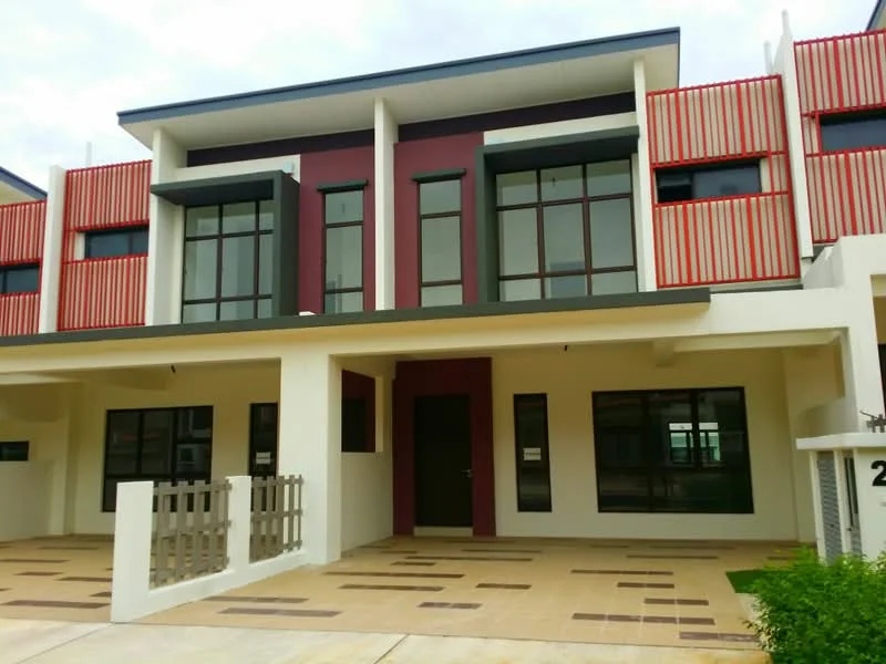 Exterior type: linked terrace house; features: two-storey building, red and white striped facade, large floor-to-ceiling windows, flat roof, manicured front garden, paved walkway, front porch area, modern architectural design; style: modern.