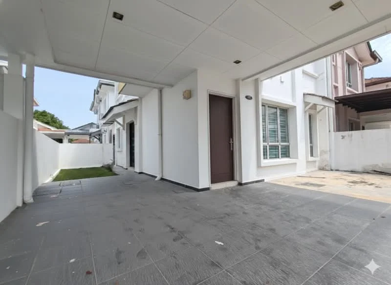 Exterior type: linked terrace house; features: white painted facade, flat roof, sliding glass door, manicured lawn, stone-paved walkway, outdoor space with grey tile flooring, side garden area, exposed concrete wall, windows with white frames; style: modern.
