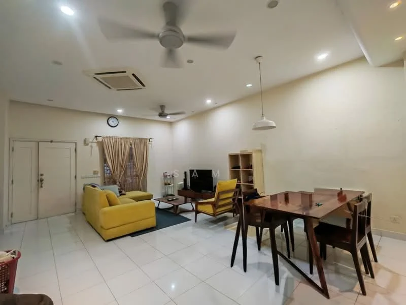 Living features: white painted walls, glossy white tile flooring, 5-blade ceiling fan with light, recessed downlights, sofa in yellow fabric, wooden dining table, 4 upholstered dining chairs, wooden shelving unit, curtains in beige, wall clock, air conditioning unit; style: modern.