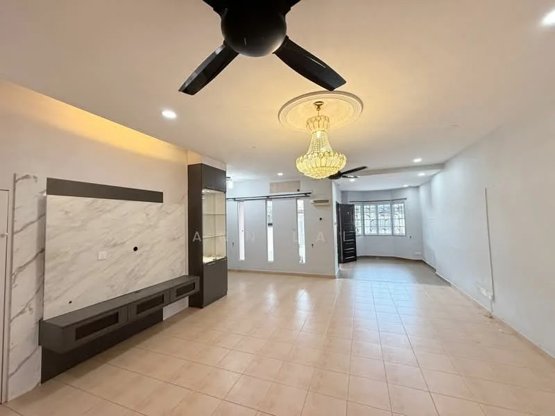 Living features: cream painted walls, marble feature wall, tile flooring, chandelier, ceiling fan, large windows, open layout, built-in cabinetry, natural light; style: modern.