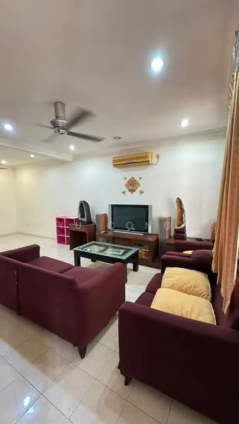 Living features: 3-seater fabric sofa in burgundy, 2-seater fabric sofa in burgundy, coffee table with glass top, wall-mounted TV, TV console, ceiling fan, air conditioning unit, light-colored tiled flooring, curtains in light beige, decorative wall art, built-in shelving unit in pink, decorative statue; style: modern.