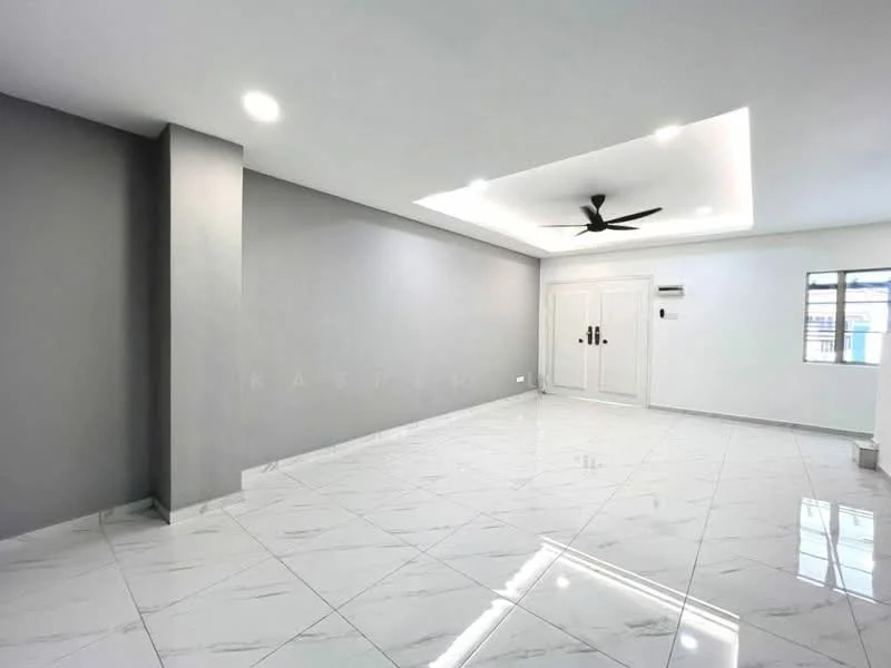 Living features: grey painted walls, white ceiling with recessed lighting, 5-blade ceiling fan, marble tile flooring, floor-to-ceiling window, double doors, air conditioning unit, wall-mounted switch; style: modern.