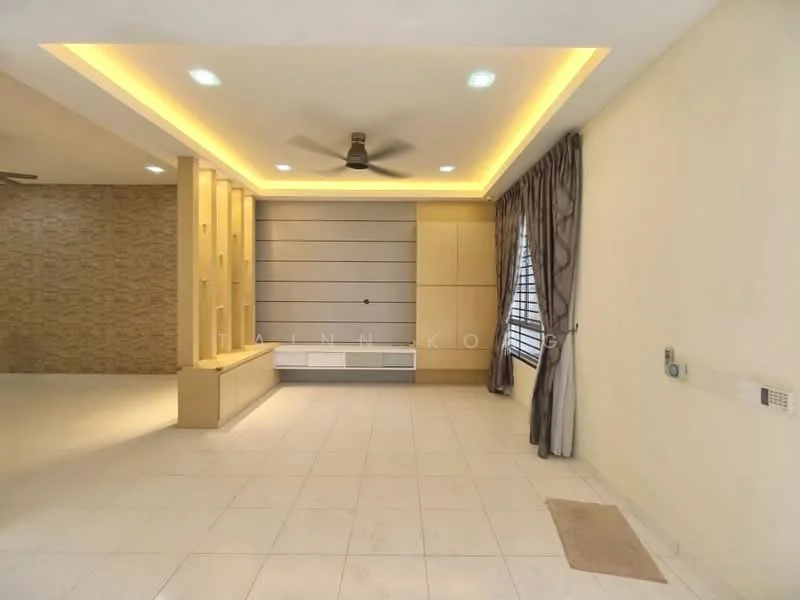 Living features: white painted walls, cream tiled flooring, tray ceiling with recessed lighting, 5-blade ceiling fan with light, built-in cabinetry, feature wall with textured finish, large window with curtains, air conditioning unit; style: modern.