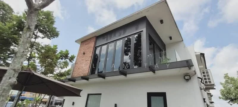 Exterior type: detached bungalow; features: white painted facade, exposed brick accent wall, large floor-to-ceiling windows, flat roof, overhanging eaves, landscaped garden with trees, outdoor seating area with umbrella, balcony, modern architectural design; style: modern.