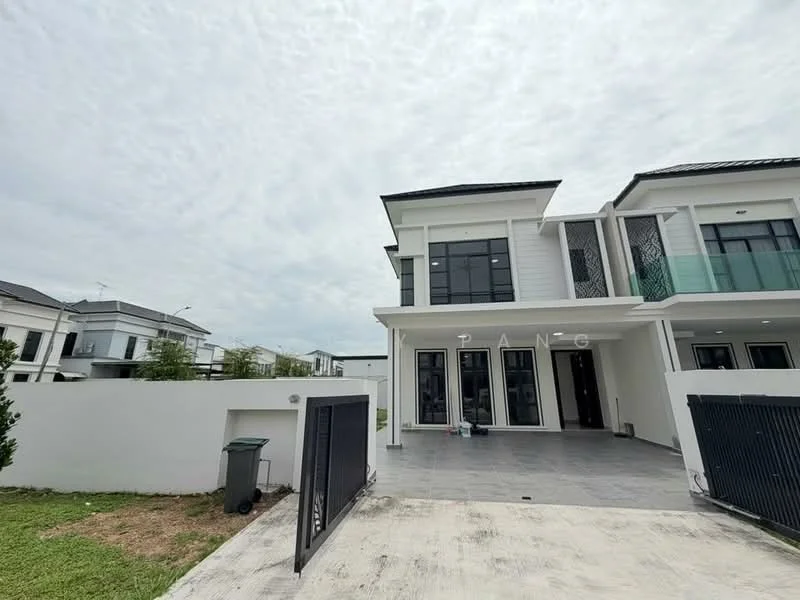 Exterior type: semi-detached house; features: white painted facade, glass windows, flat roof, two-storey structure, manicured lawn, paved driveway, fenced perimeter, front porch, modern architectural style; style: modern.