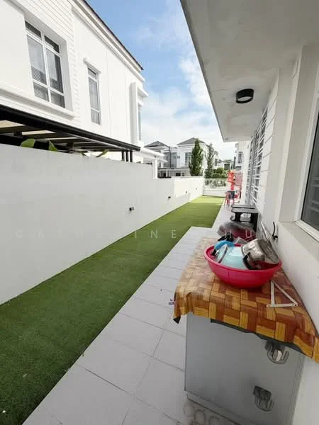 Exterior type: linked terrace house; features: manicured lawn, paved walkway, outdoor countertop with sink, outdoor storage area, white painted walls, modern architectural design, surrounded by greenery; style: modern.