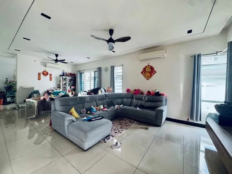 Living features: L-shape sectional sofa in grey, coffee table, area rug, 5-blade ceiling fan, recessed downlights, wall-mounted air conditioning unit, floor-to-ceiling windows, curtains, decorative wall art, tiles flooring, shelves with decorative items; style: modern.