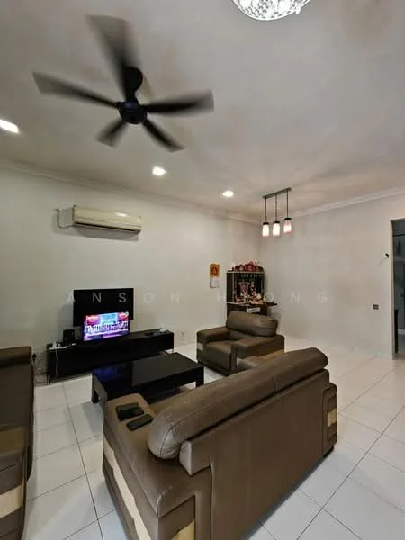 Living features: 3-seater leather sofa in brown, 2-seater leather sofa in brown, coffee table in black, wall-mounted TV, 1 wall-mounted split AC, 5-blade ceiling fan, recessed downlights, white painted walls, white tiled flooring, decorative pendant lighting; style: modern.