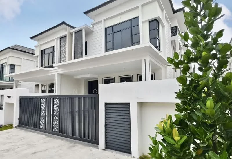 Exterior type: detached bungalow; features: white painted facade, glass windows, horizontal wood cladding, double-volume entrance, decorative metal grille, sliding garage door, manicured landscaping, concrete driveway, gated entry, two-storey structure; style: modern.