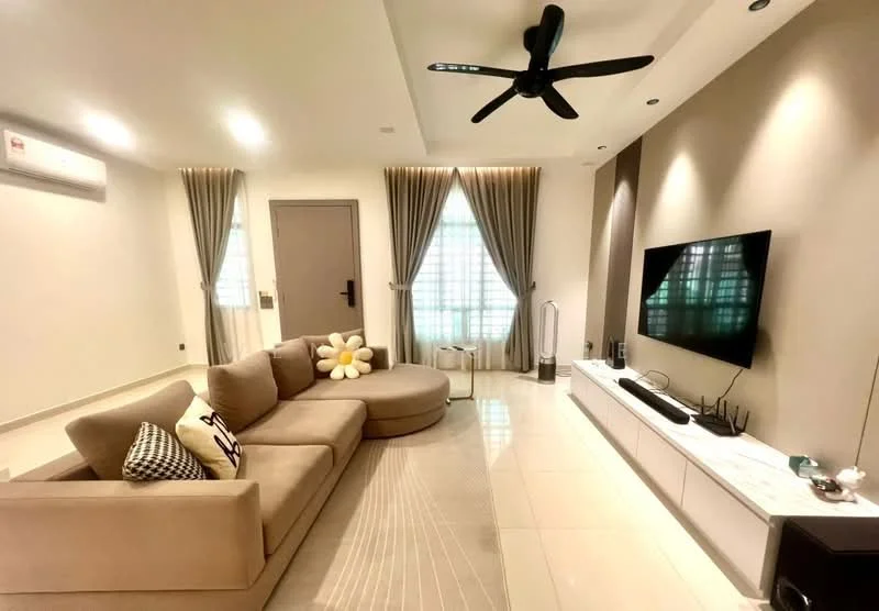 Living features: 3-seater fabric sofa in beige, circular accent sofa in grey, black and white patterned throw pillow, ceiling fan with light, wall-mounted TV, white TV console, decorative flower accent pillow, light-colored tiled flooring, curtains in light grey, recessed lighting, air conditioning unit on wall; style: modern.
