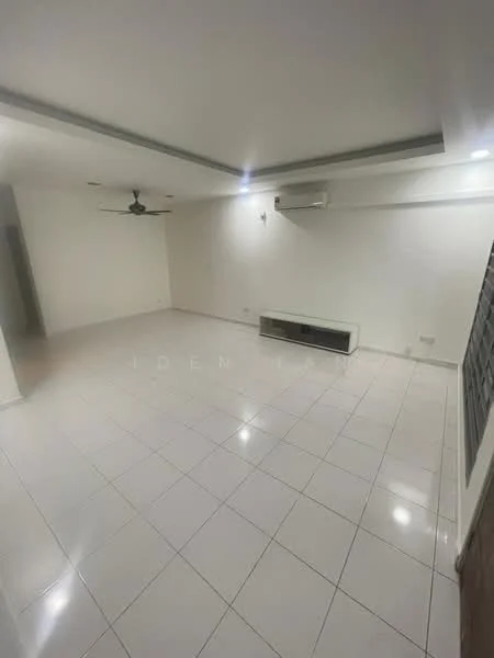 Living features: white painted walls, glossy white tile flooring, recessed downlights, 5-blade ceiling fan, wall-mounted air conditioning unit, TV console, open space layout; style: modern.