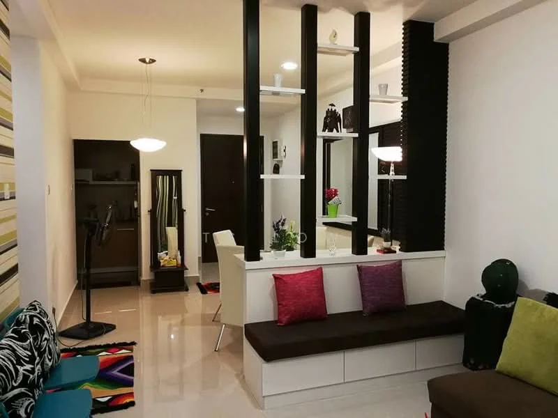 Living features: white painted walls, polished tile flooring, recessed downlights, pendant lamp, black accent wall with shelves, built-in bench with storage, decorative cushions in purple and pink, area rug with geometric pattern, floor-to-ceiling mirror, open layout to dining area; style: modern.