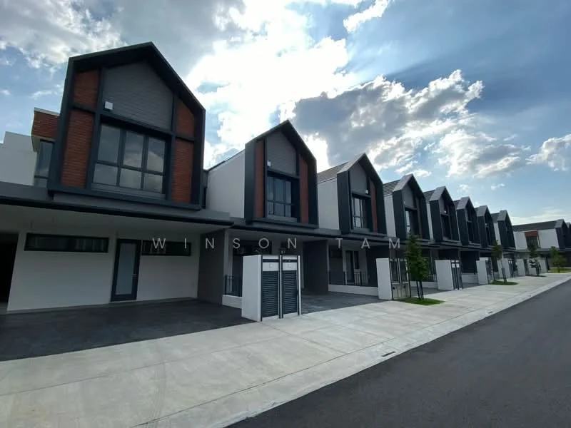Exterior type: linked terrace house; features: modern facade with a combination of white and grey paint, gabled roofs with dark grey tiles, large windows with black frames, manicured landscaping with small trees, paved driveway, concrete walkway, two mailbox units visible, street view with clear sky; style: modern.
