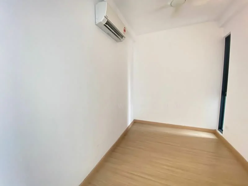 Room features: white painted walls, laminate flooring, 1 wall-mounted split AC, ceiling fan.