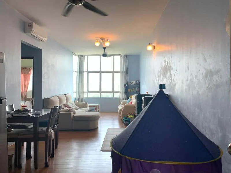 Living features: light blue painted walls, laminate flooring, 5-blade ceiling fan, recessed downlights, sofa in cream fabric, coffee table, TV console, floor-to-ceiling windows, curtains in light fabric, decorative children's tent, dining table with chairs; style: modern; view: city.