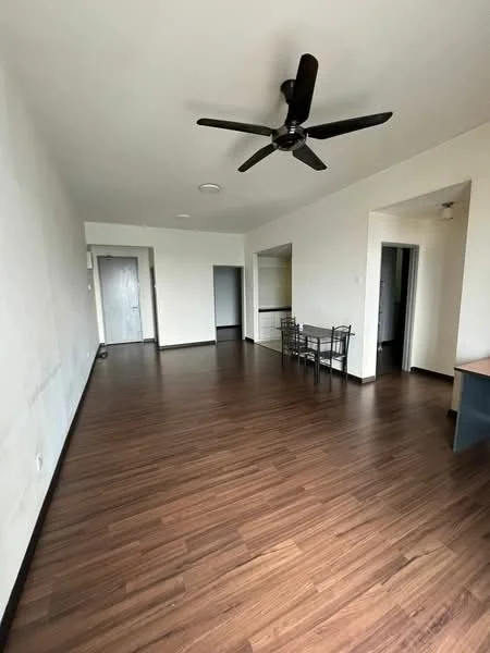 Living features: wooden flooring, 5-blade ceiling fan, white painted walls, black dining table with chairs, open layout, doorway to adjacent rooms, large windows, neutral color scheme; style: modern.