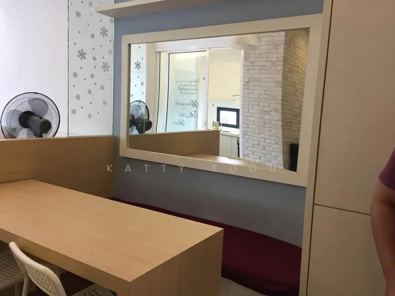 Room features: wooden table, white chairs, mirror with frame, light-colored wall, decorative wall with stars, two ceiling fans, purple cushion, exposed brick wall; style: modern.