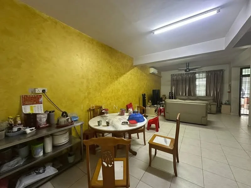 Living features: yellow textured wall, white ceiling, recessed LED downlights, floor tiles, sofa in beige, dining table with chairs, wooden dining chair, red plastic chairs, air conditioning unit, curtains, open layout, shelves with kitchenware; style: modern.