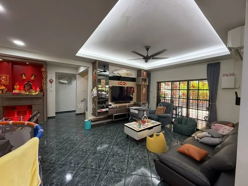 Living features: black marble flooring, recessed ceiling with LED lighting, 5-blade ceiling fan, wall-mounted TV, entertainment unit with storage, large windows with black metal grilles, decorative wall with red accents, sofa with cushions, coffee table, bean bags, decorative items on shelves; style: modern; view: garden.