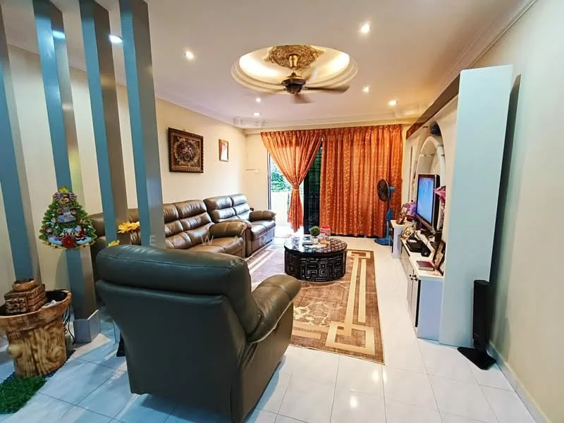 Living features: 3-seater leather sofa in dark brown, 2-seater leather sofa in dark brown, coffee table with circular design, area rug with geometric pattern, wall-mounted TV, TV console in white, decorative wall with vertical stripes, ceiling fan with integrated light, curtains in orange, sliding glass door, wall art with floral design, decorative plant in ceramic pot, recessed downlights, white tiled flooring; style: modern; view: garden.