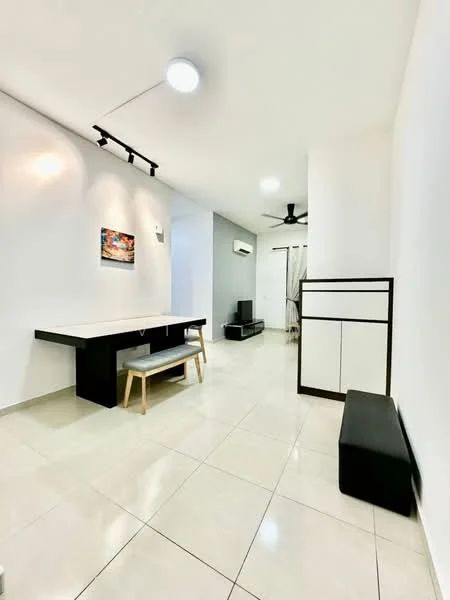 Room features: white painted walls, glossy tile flooring, recessed downlights, 5-blade ceiling fan, wall-mounted air conditioning unit, dining table with bench seating, black storage bench, TV console, decorative artwork on wall; style: modern.