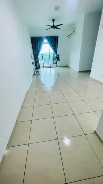 Living features: white painted walls, glossy beige floor tiles, 5-blade ceiling fan with light, floor-to-ceiling windows, sliding glass door, curtains in dark blue, air conditioning unit, open layout; style: modern; view: city.