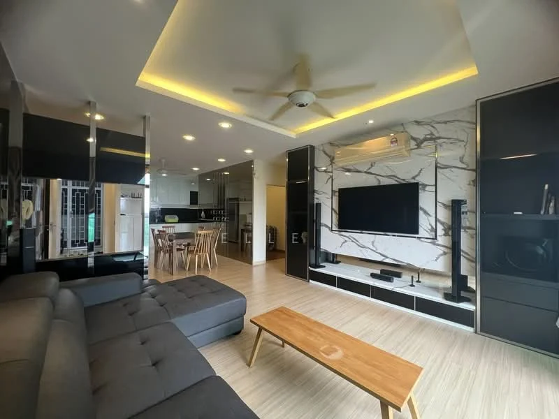 Living features: L-shape sectional sofa in dark grey, wooden coffee table, wall-mounted TV, black entertainment unit, marble feature wall, recessed LED downlights, 5-blade ceiling fan with light, light wood flooring, open-plan layout to kitchen, decorative wall panels; style: modern. Kitchen features: kitchen island with bar stools, stainless-steel fridge, built-in oven, ceramic cooktop, black cabinetry, white countertops, recessed lighting; style: modern.