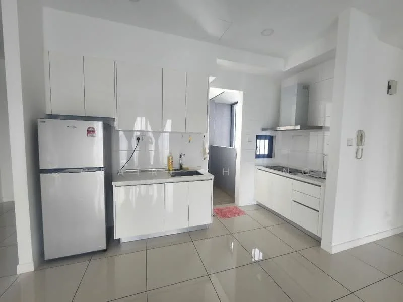 Kitchen features: white cabinetry, stainless-steel fridge, built-in oven, 4-burner gas hob, stainless-steel range hood, white tiled backsplash, grey countertop, single-bowl stainless-steel sink, wall-mounted phone, red mat, floor-to-ceiling windows, glossy tile flooring; style: modern.